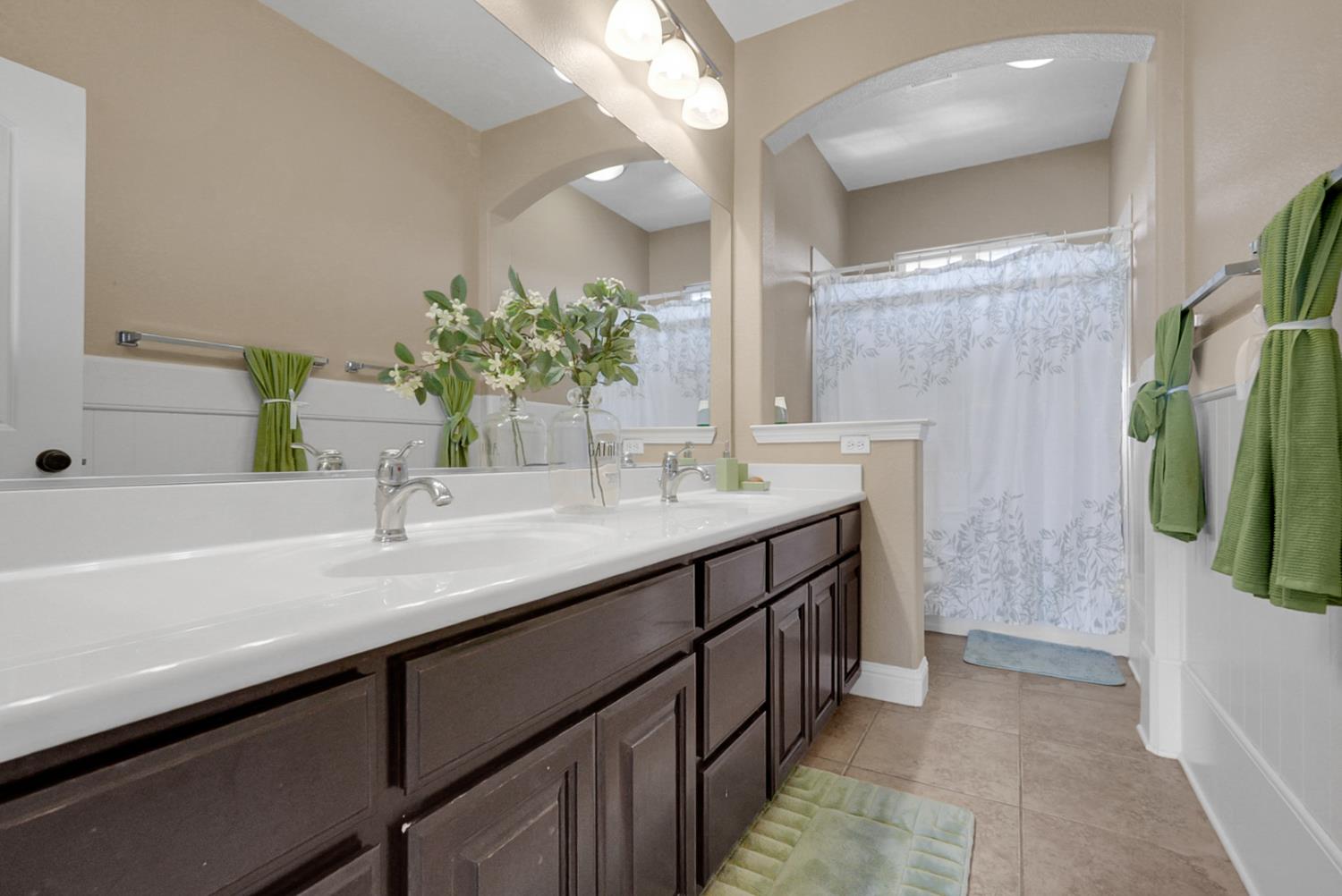 677 Stetson Dr, Oakdale, CA 95361