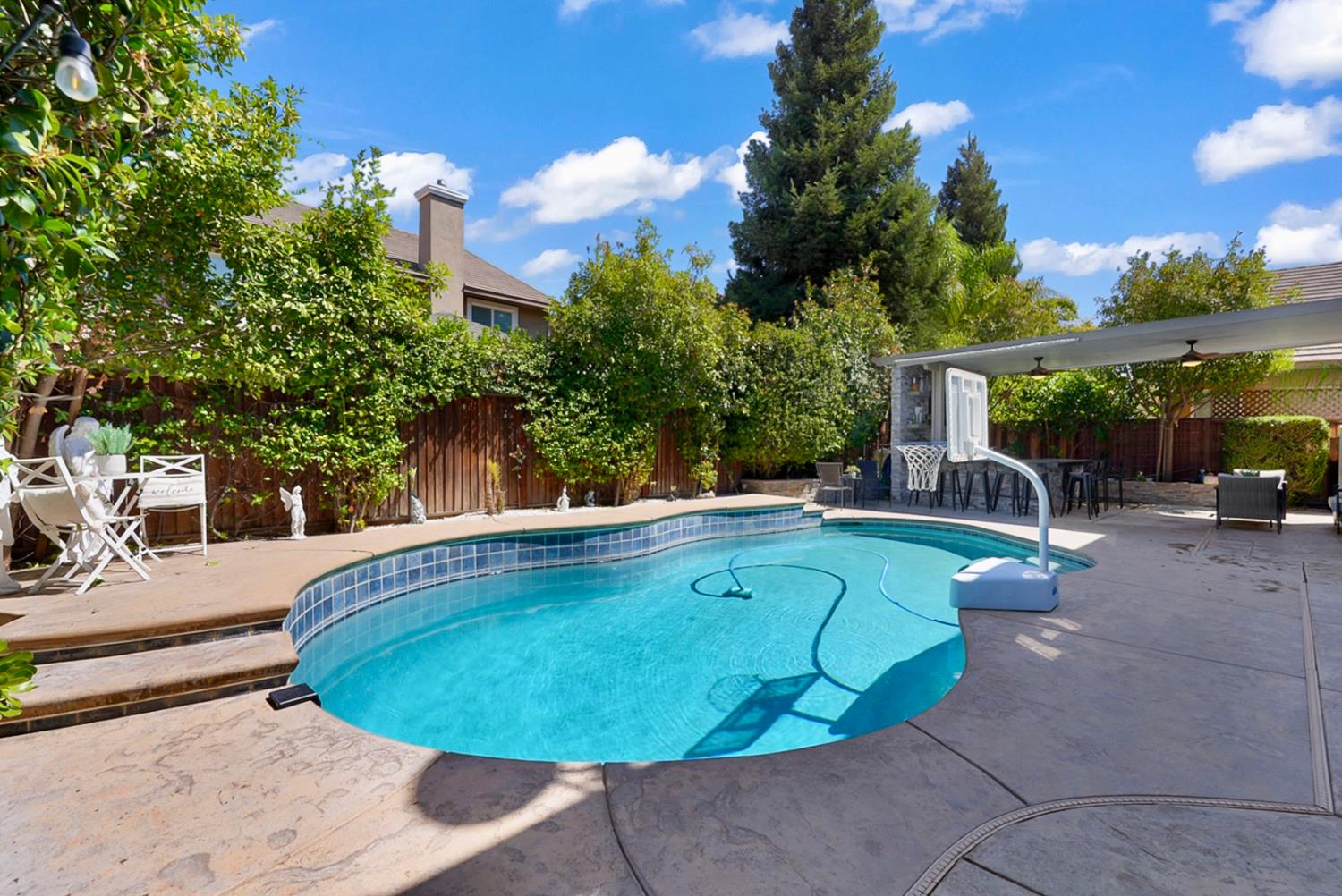677 Stetson Dr, Oakdale, CA 95361