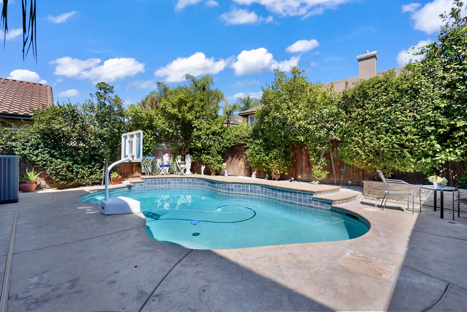 677 Stetson Dr, Oakdale, CA 95361