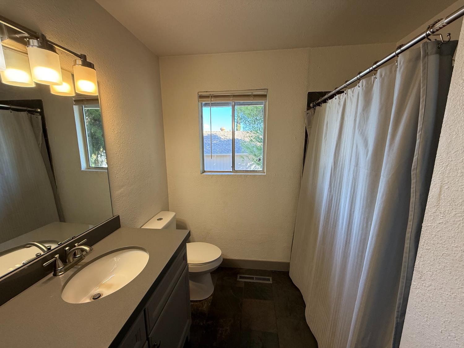 3589 Signal Hill Trl, Copperopolis, CA 95228