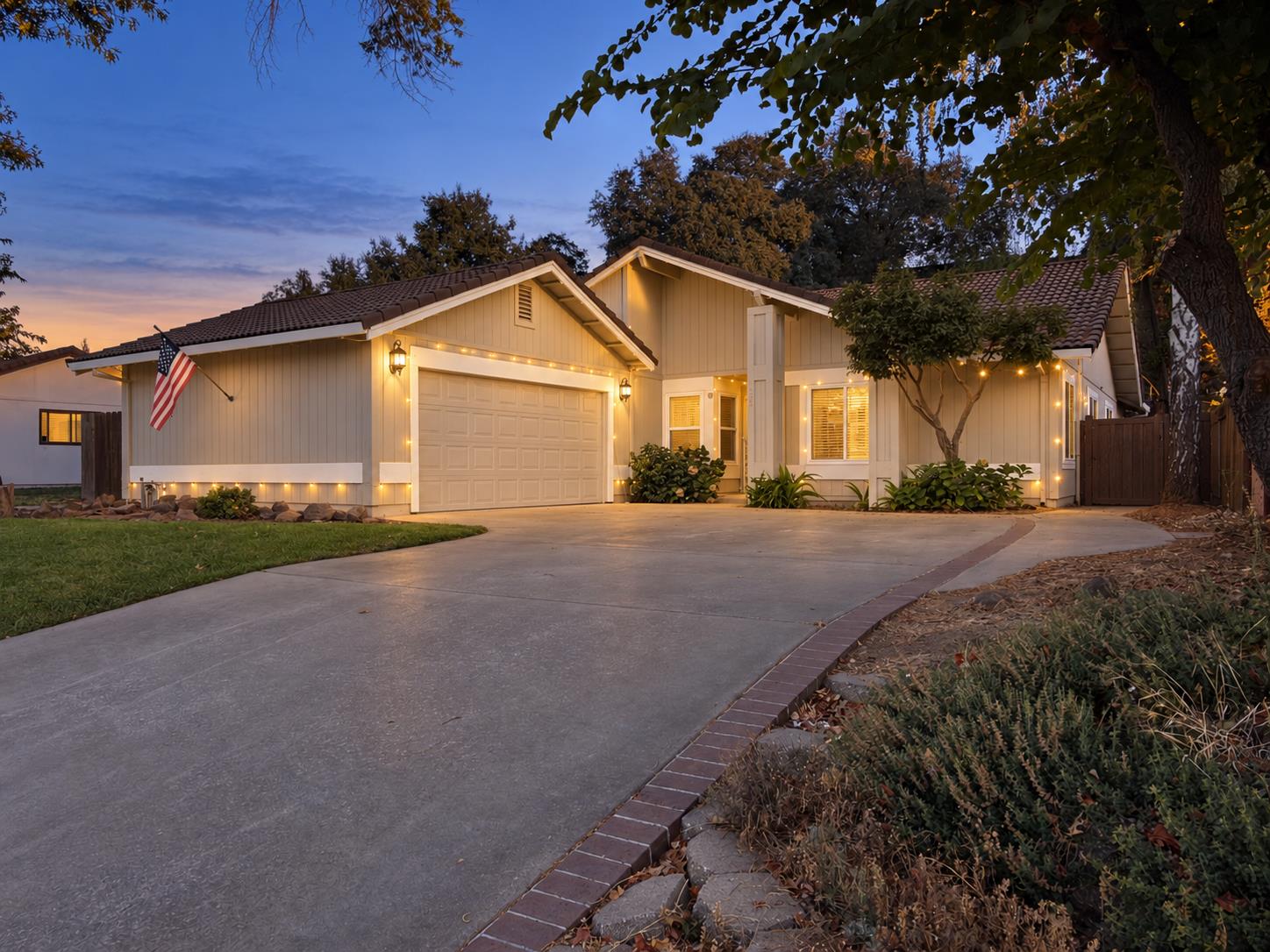 1235 River Bluff Dr, Oakdale, CA 95361