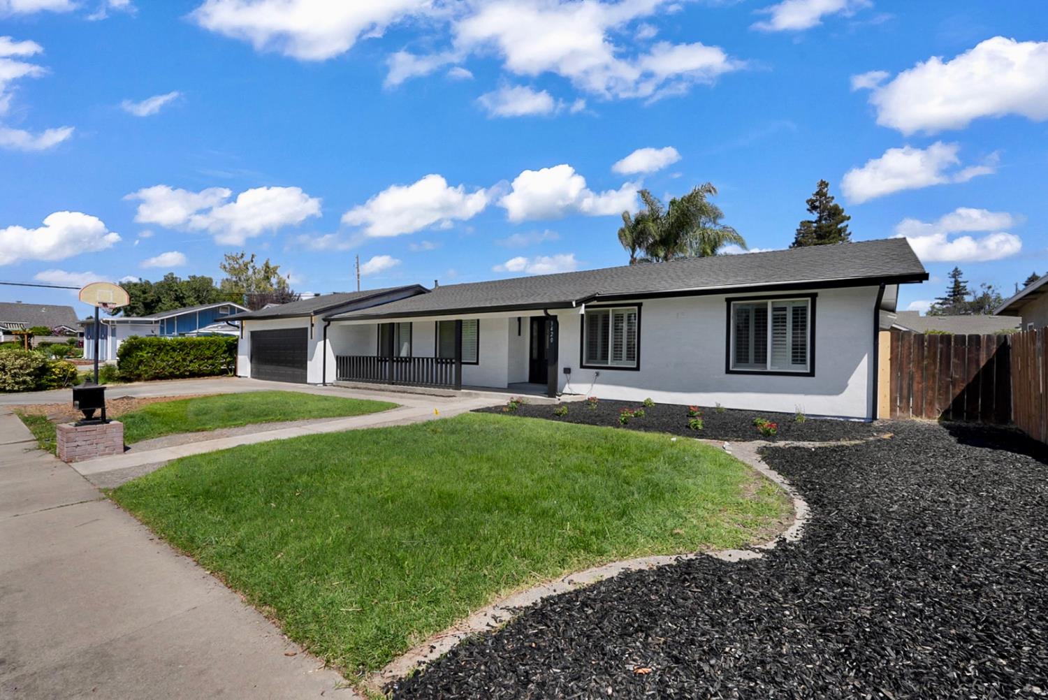 3420 Bridle Path Ln, Modesto, CA 95356
