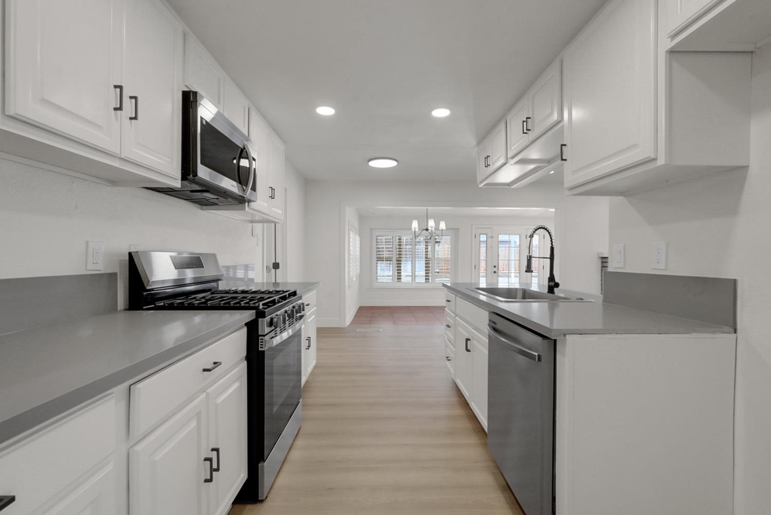 3420 Bridle Path Ln, Modesto, CA 95356