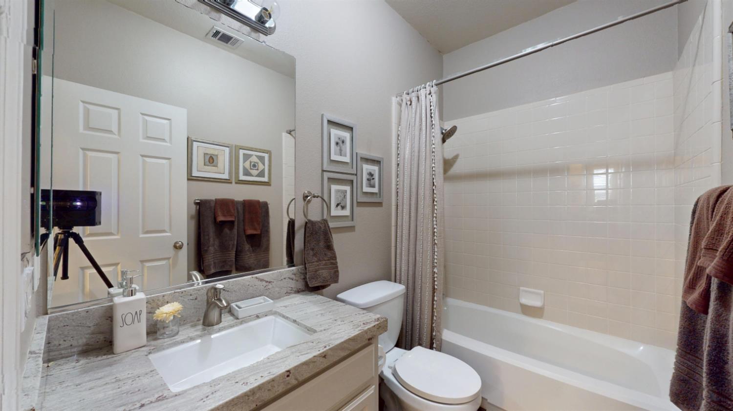 1816 Ville Franche Way, Modesto, CA 95356