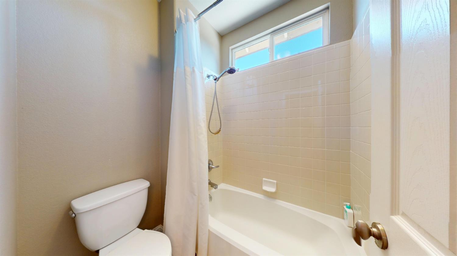 1816 Ville Franche Way, Modesto, CA 95356