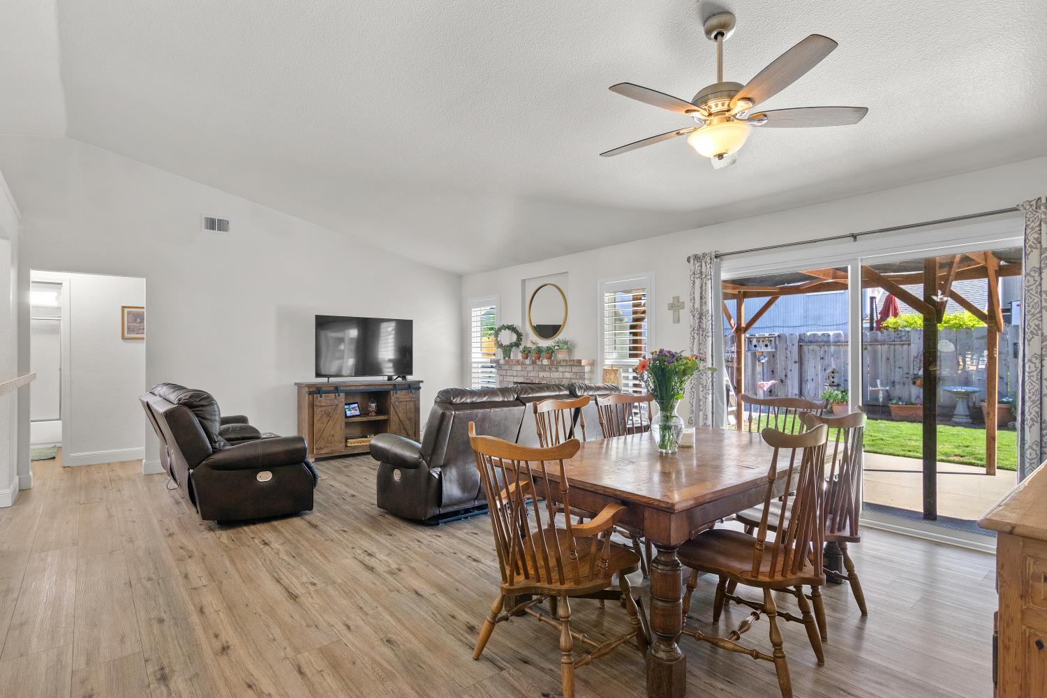 13132 Heather Dr, Waterford, CA 95386