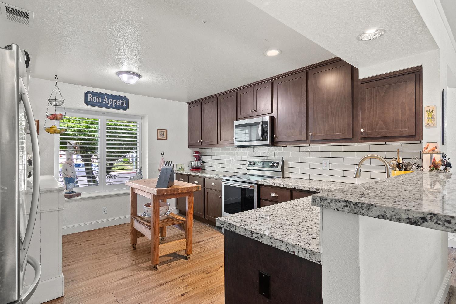 13132 Heather Dr, Waterford, CA 95386