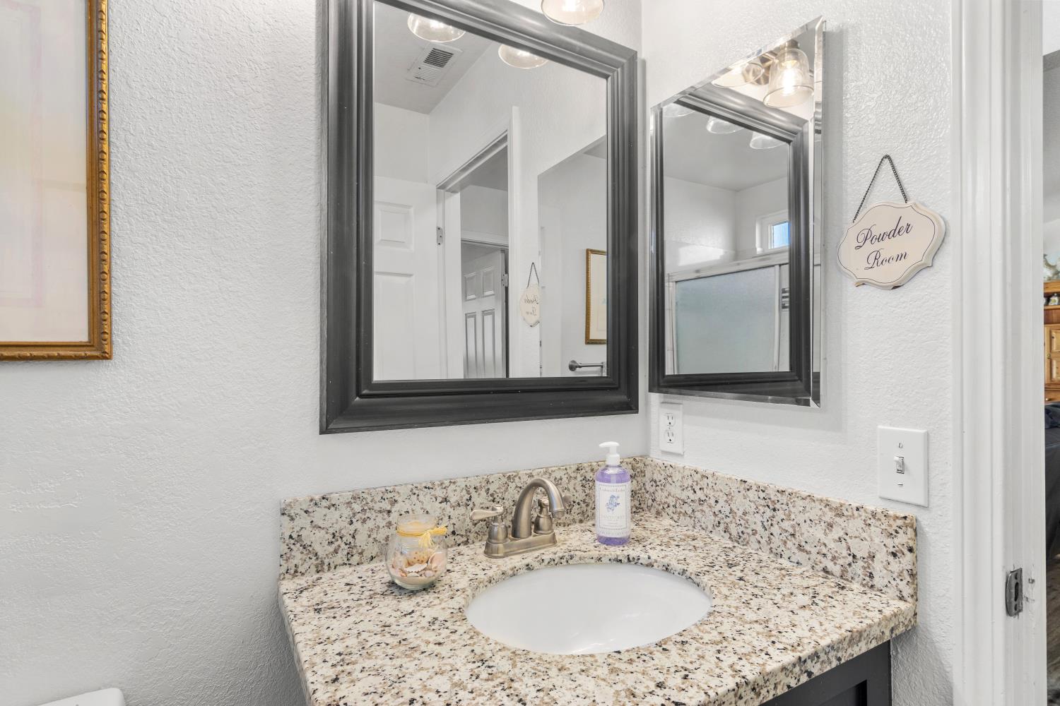 13132 Heather Dr, Waterford, CA 95386