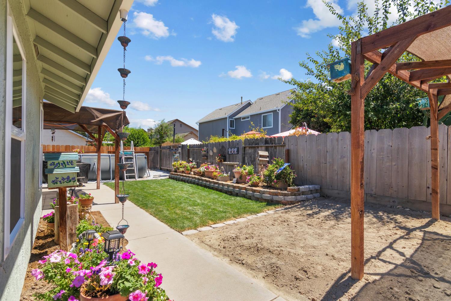 13132 Heather Dr, Waterford, CA 95386