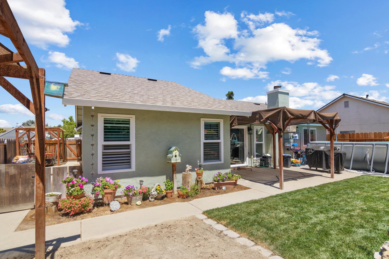 13132 Heather Dr, Waterford, CA 95386