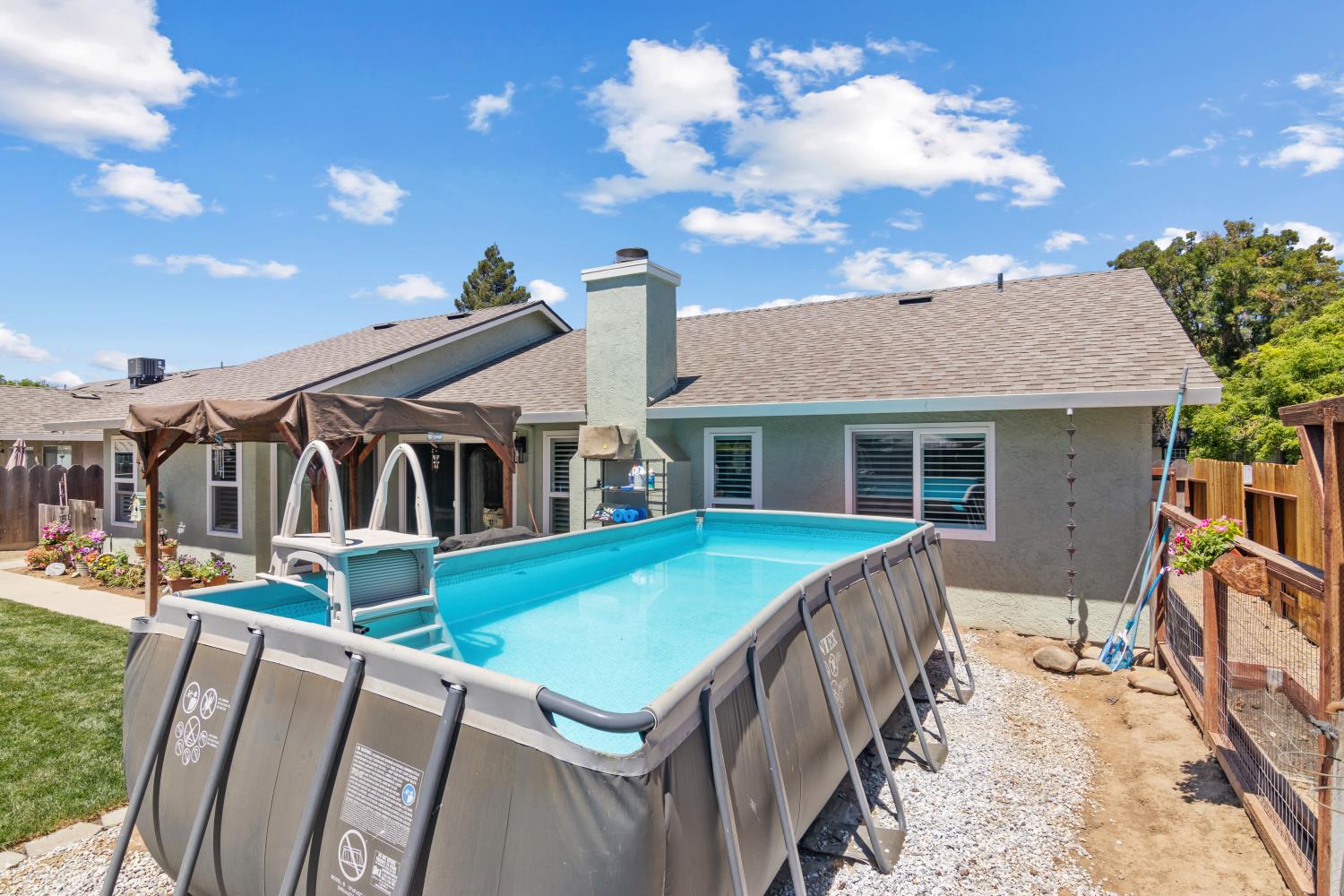 13132 Heather Dr, Waterford, CA 95386