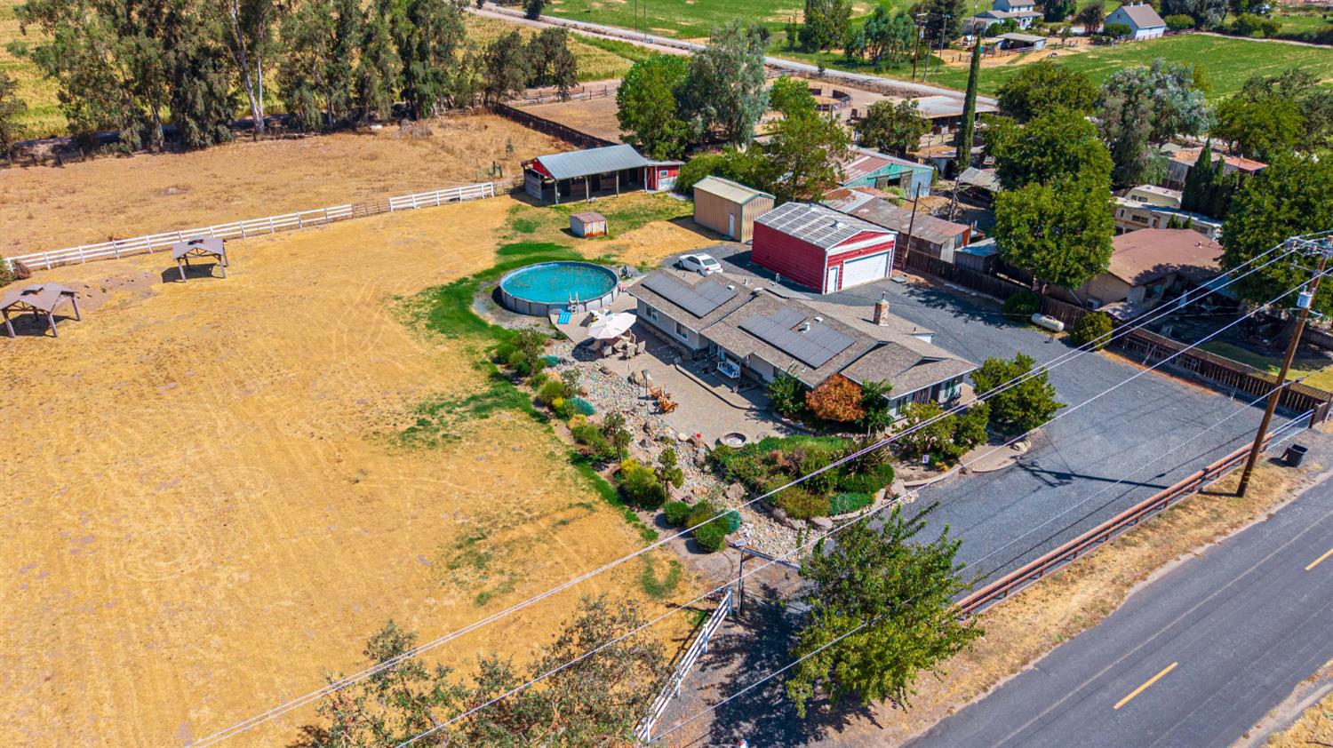 10419 Alvarado Rd, Oakdale, CA 95361