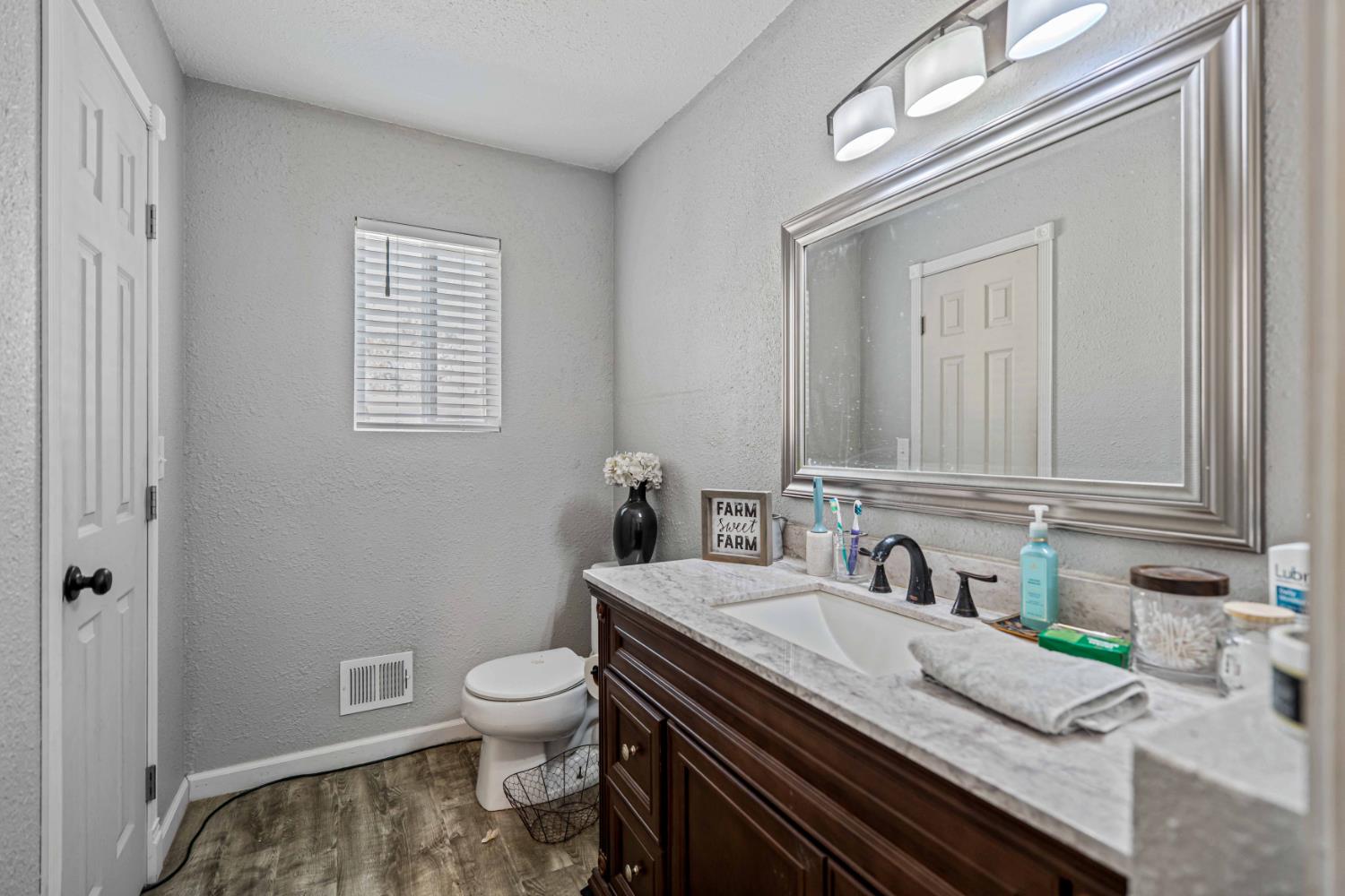 10419 Alvarado Rd, Oakdale, CA 95361