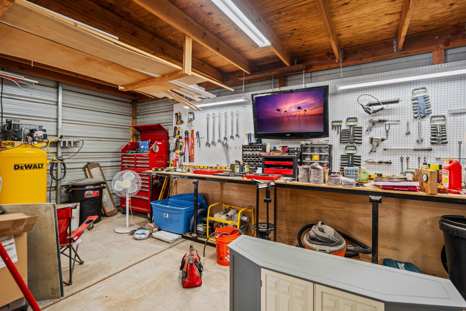 10419 Alvarado Rd, Oakdale, CA 95361