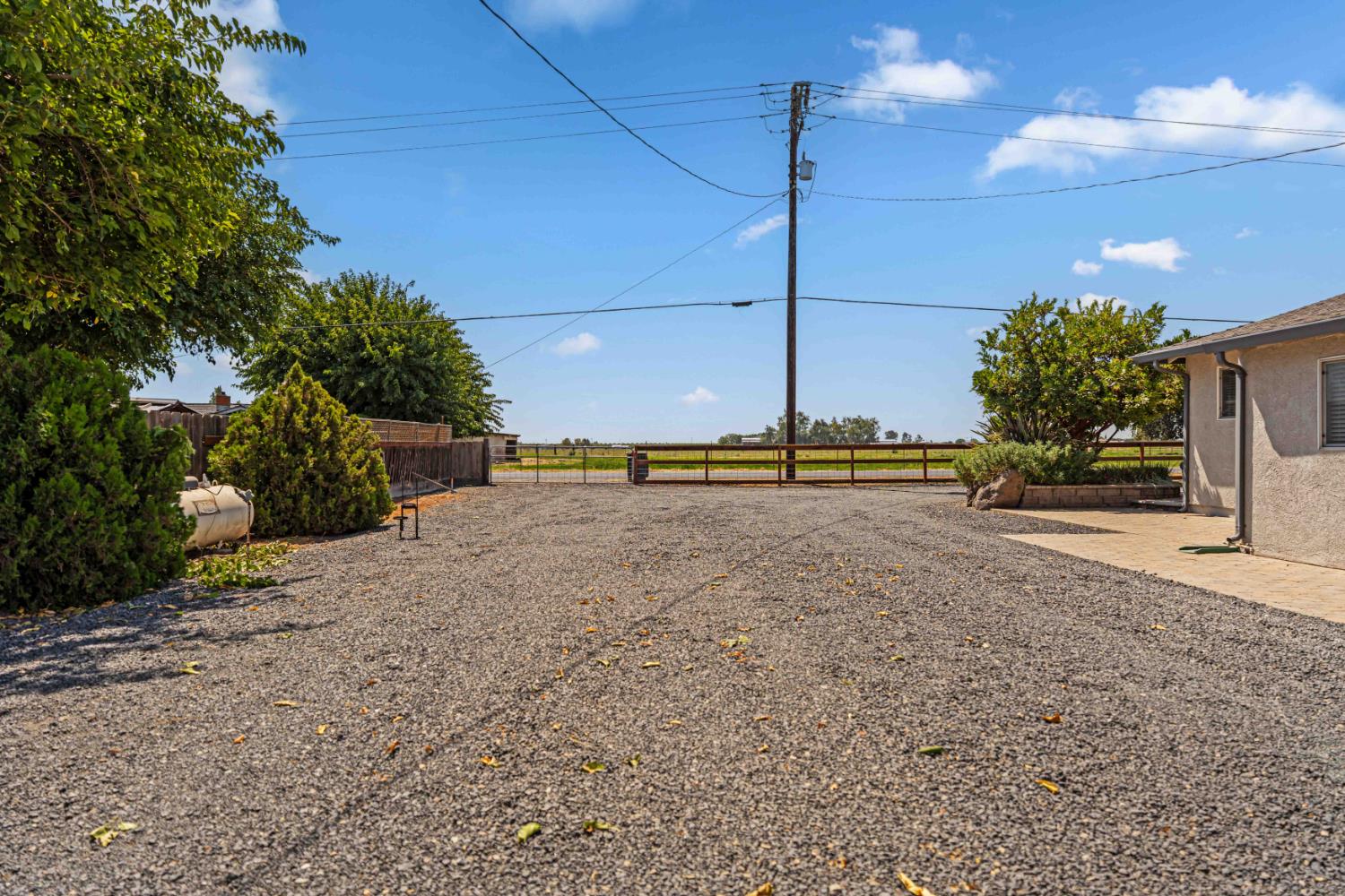 10419 Alvarado Rd, Oakdale, CA 95361