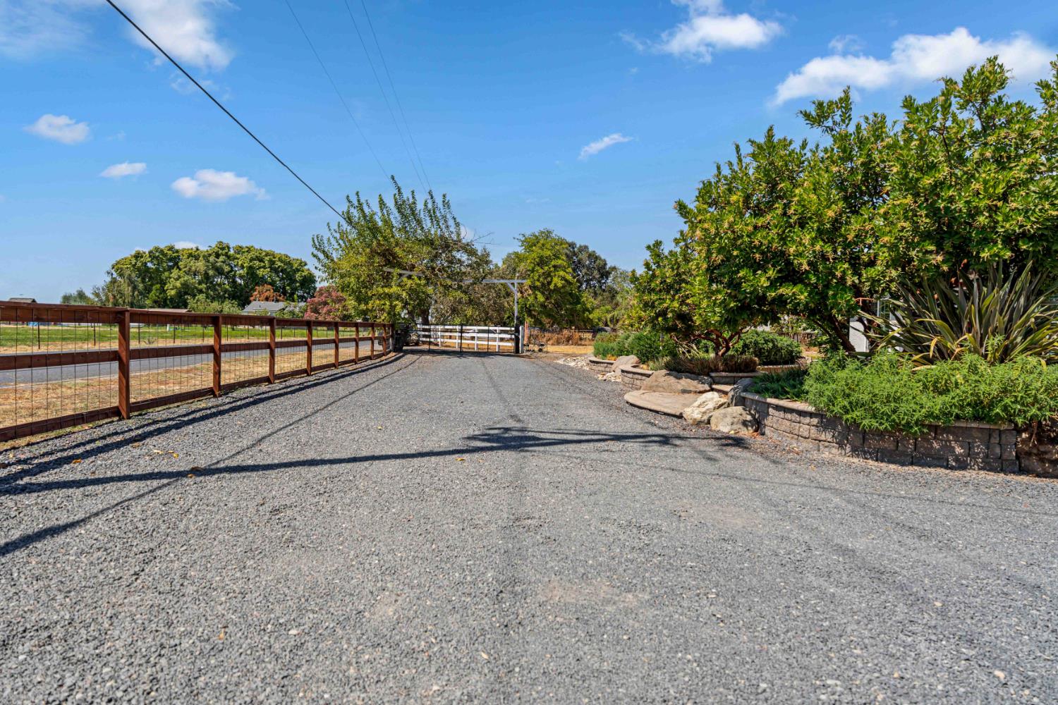 10419 Alvarado Rd, Oakdale, CA 95361