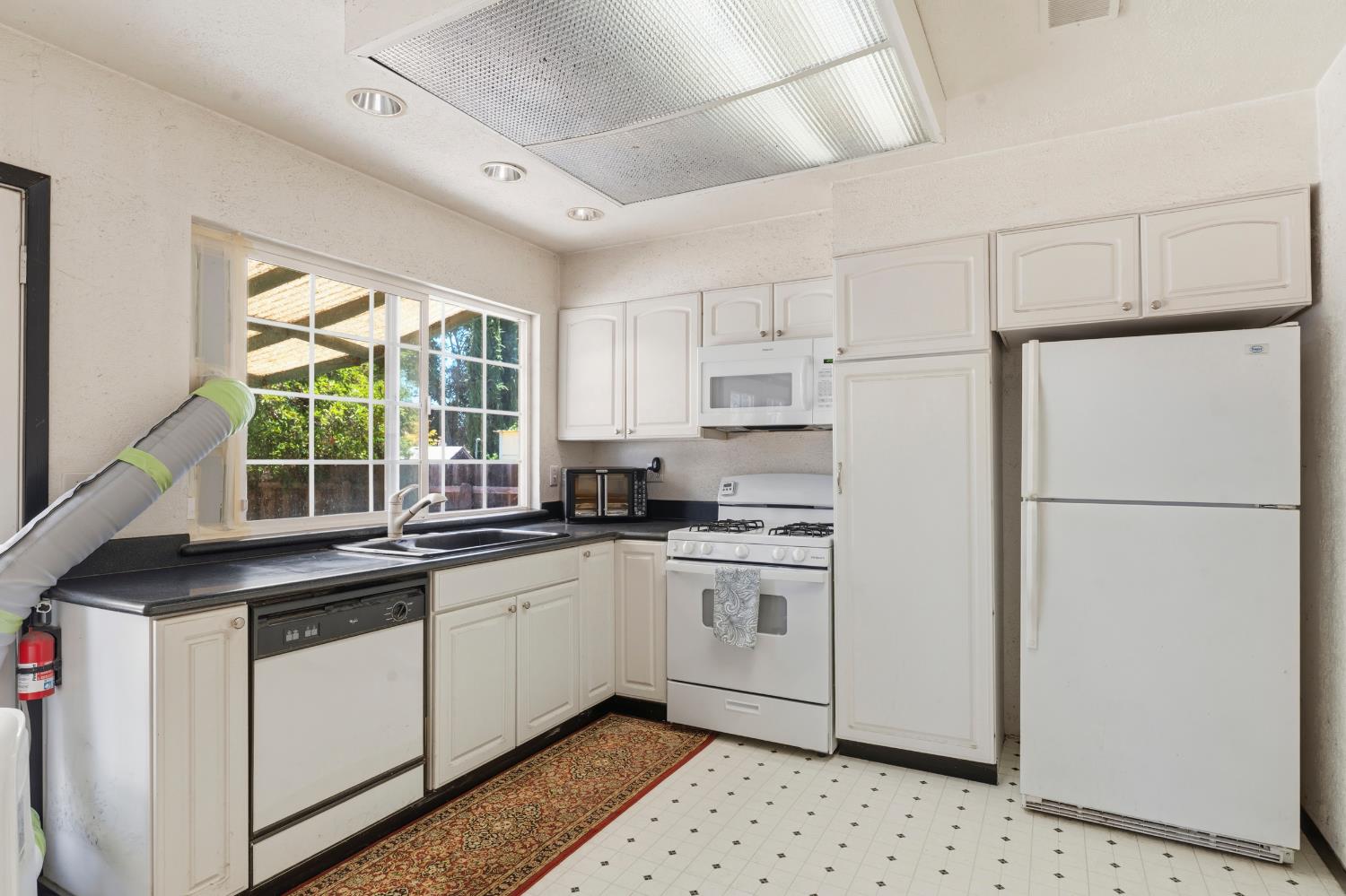 3728 Carver Rd, Modesto, CA 95356