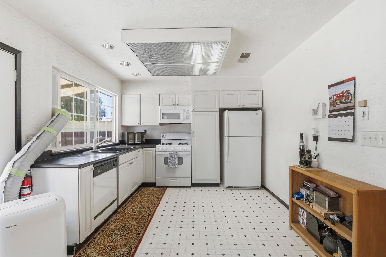 3728 Carver Rd, Modesto, CA 95356