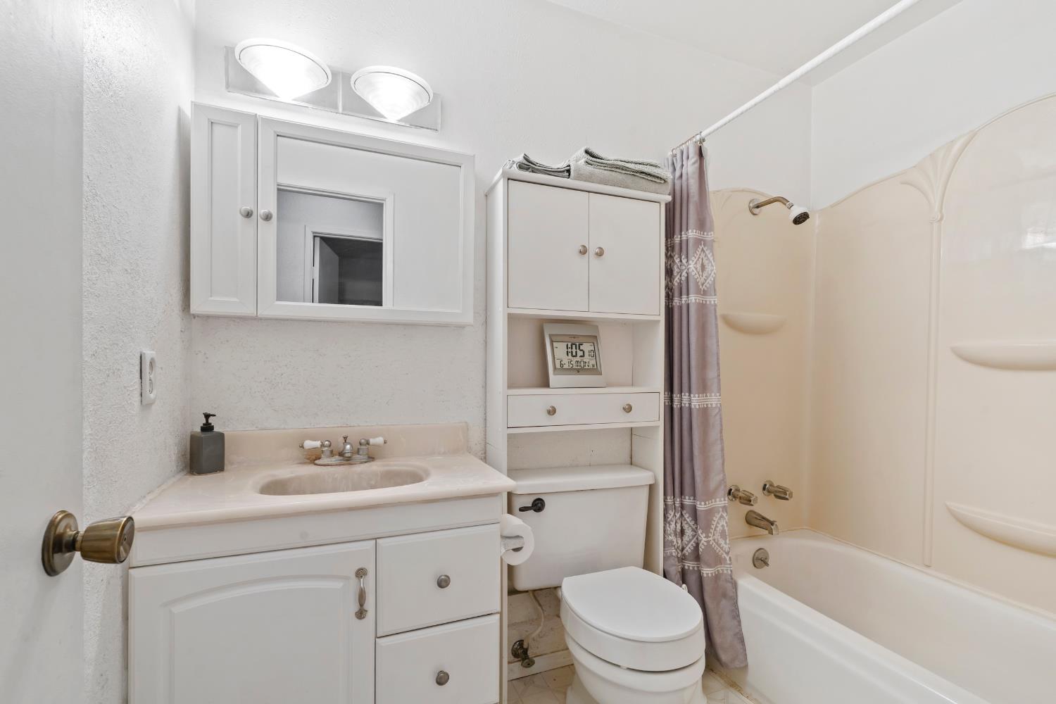 3728 Carver Rd, Modesto, CA 95356