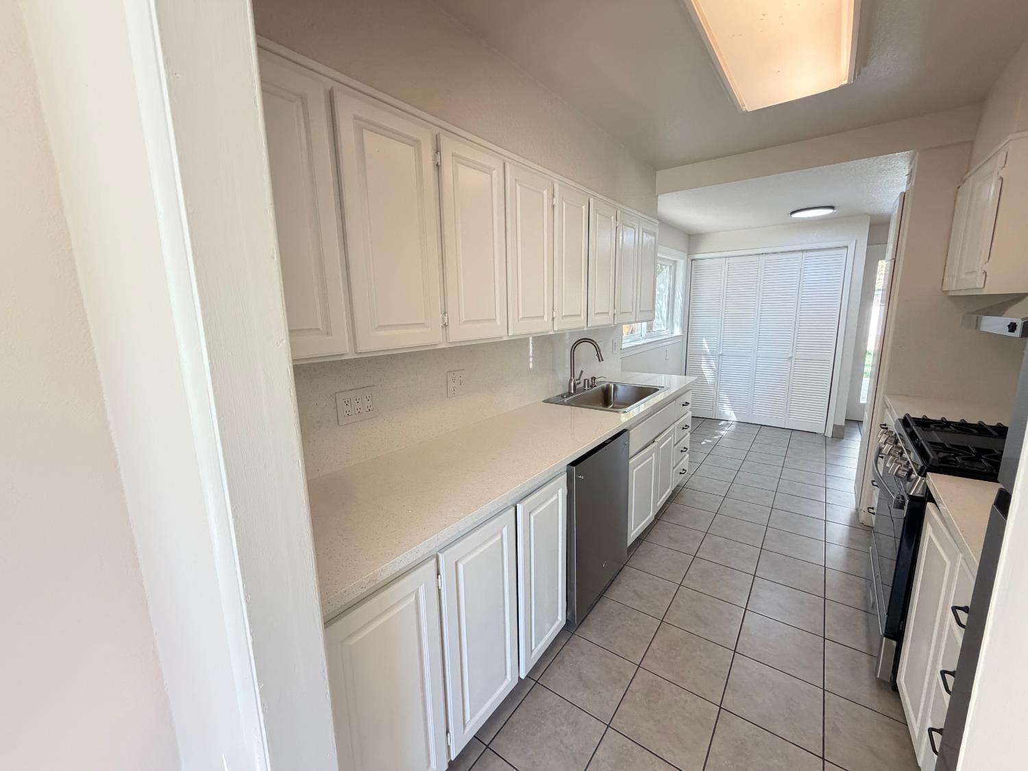 113 Walden St, Modesto, CA 95354