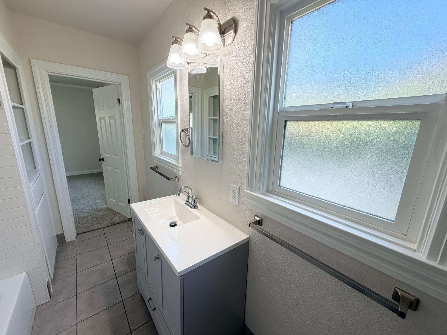 113 Walden St, Modesto, CA 95354