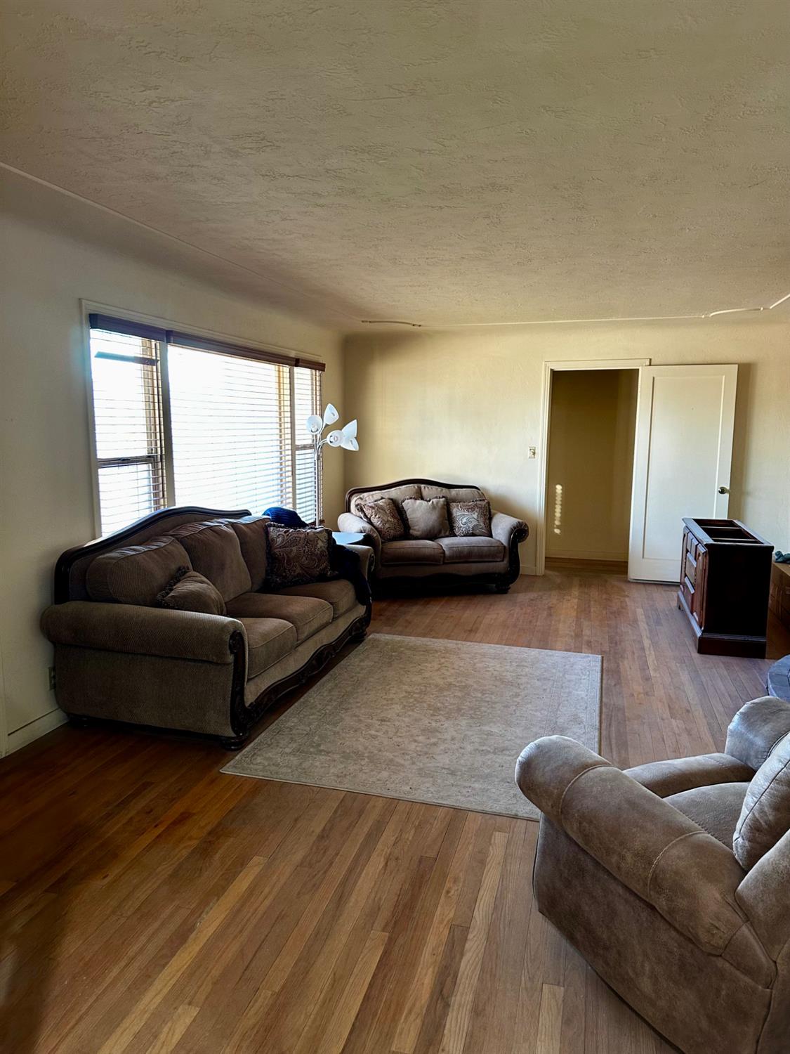 2213 River Rd, Modesto, CA 95351