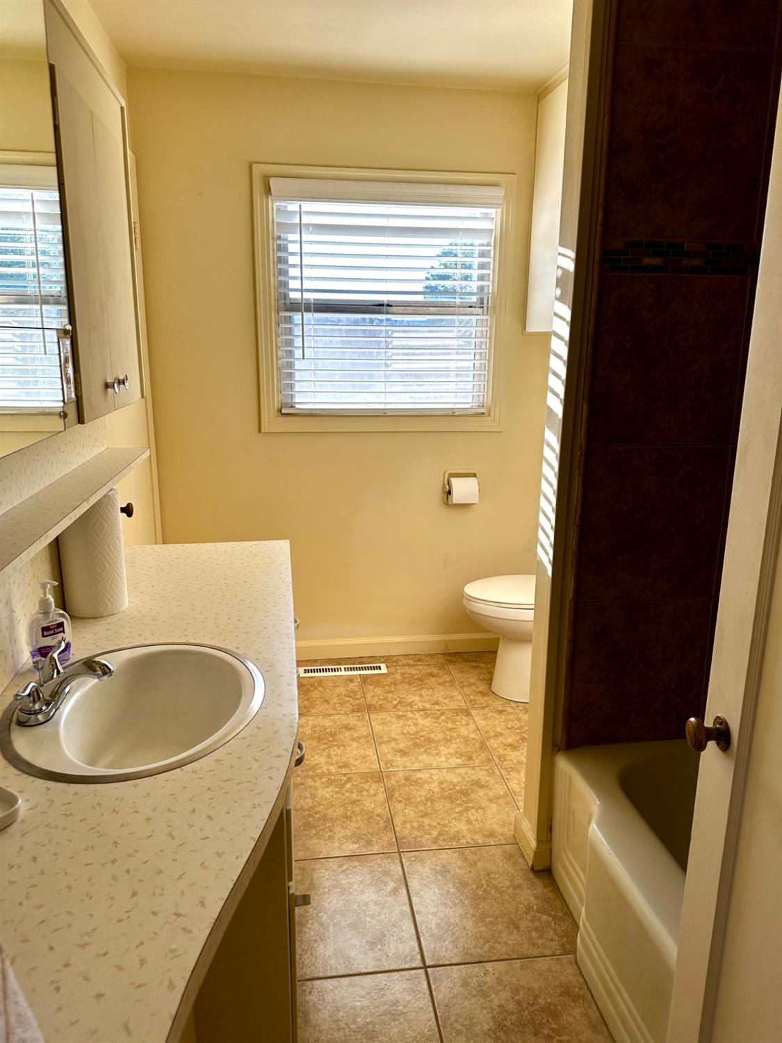 2213 River Rd, Modesto, CA 95351