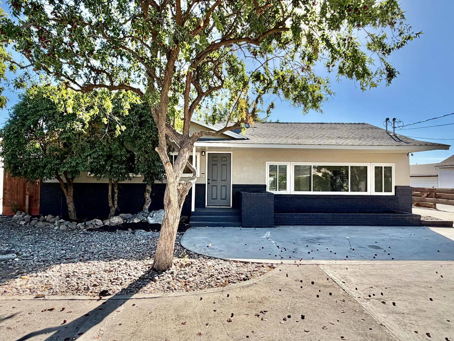 1322 N Central Ave, Modesto, CA 95351