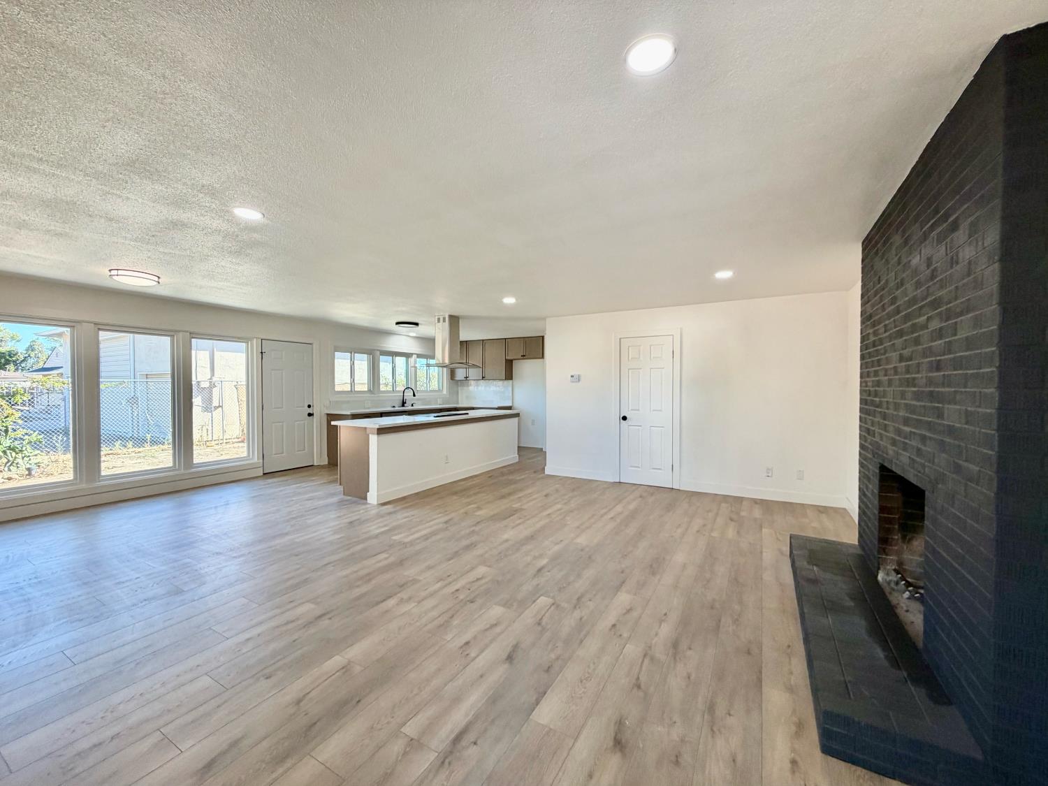 1322 N Central Ave, Modesto, CA 95351