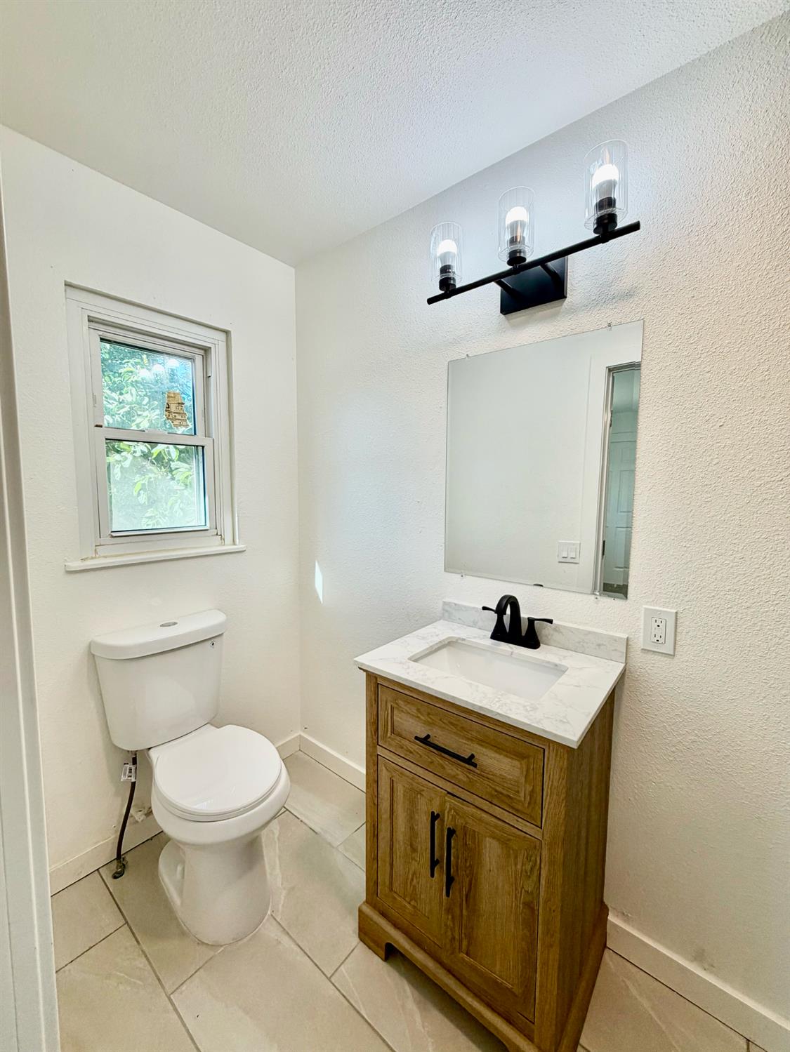1322 N Central Ave, Modesto, CA 95351
