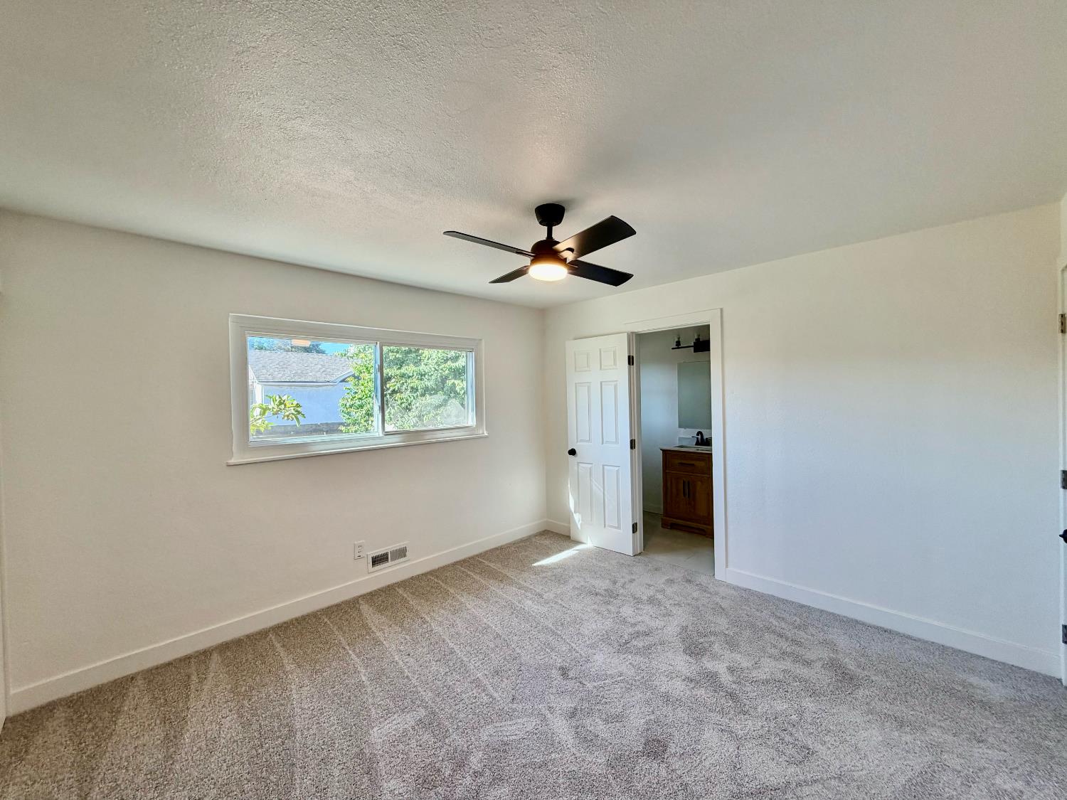 1322 N Central Ave, Modesto, CA 95351