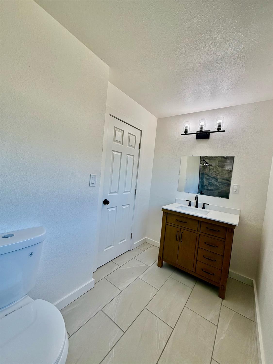 1322 N Central Ave, Modesto, CA 95351