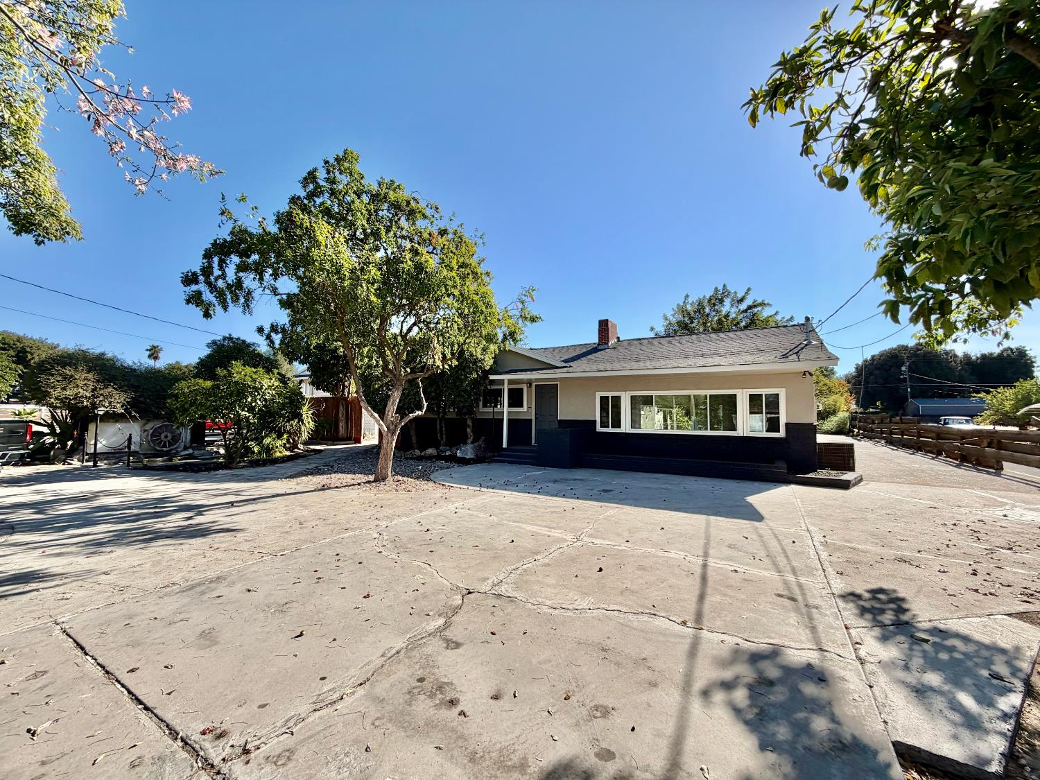 1322 N Central Ave, Modesto, CA 95351
