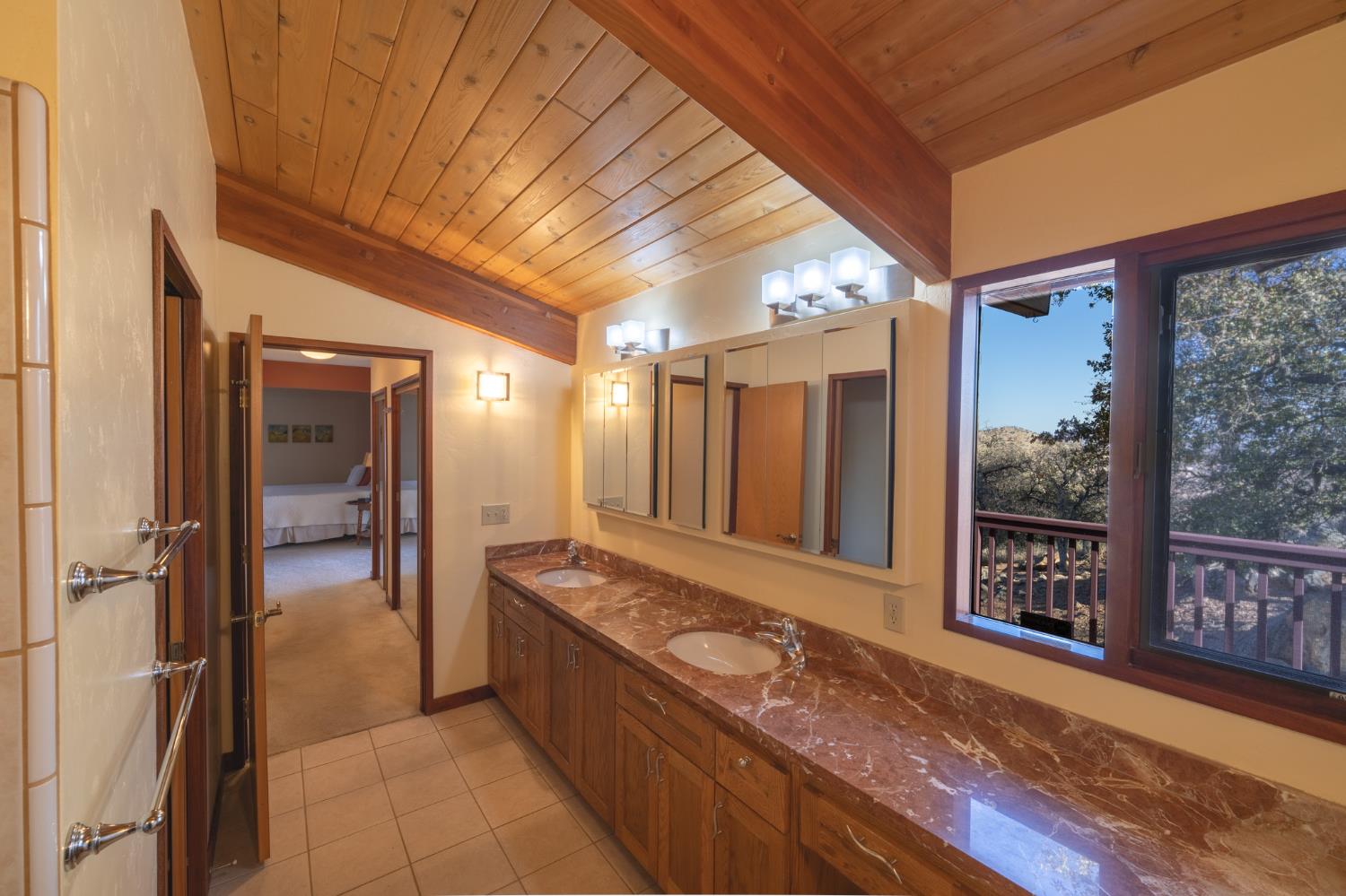 9256 Lazo Way, La Grange, CA 95329