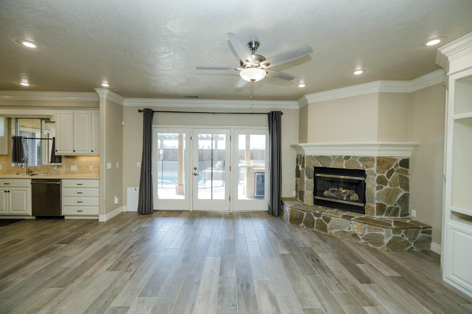2505 Nathaniel Ct, Escalon, CA 95320