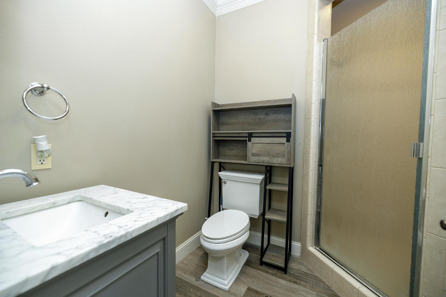 2505 Nathaniel Ct, Escalon, CA 95320