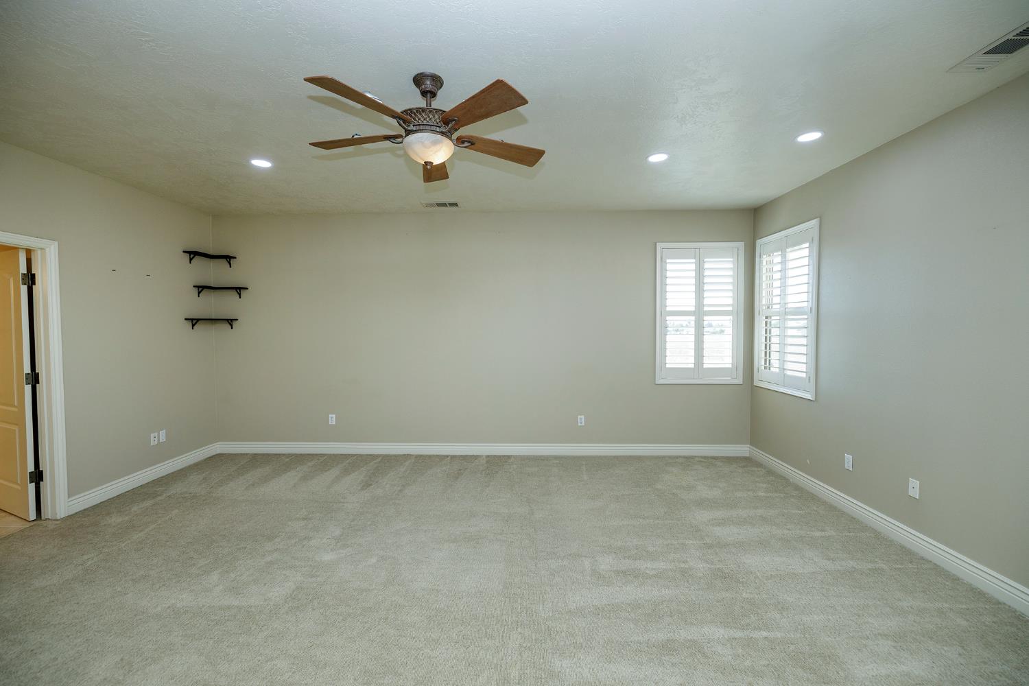 2505 Nathaniel Ct, Escalon, CA 95320