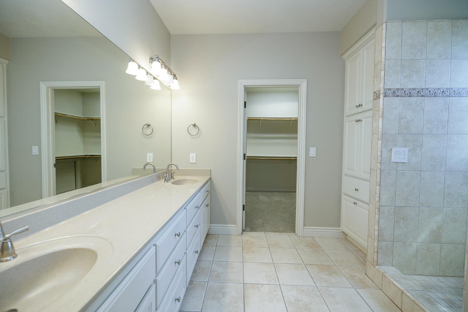 2505 Nathaniel Ct, Escalon, CA 95320