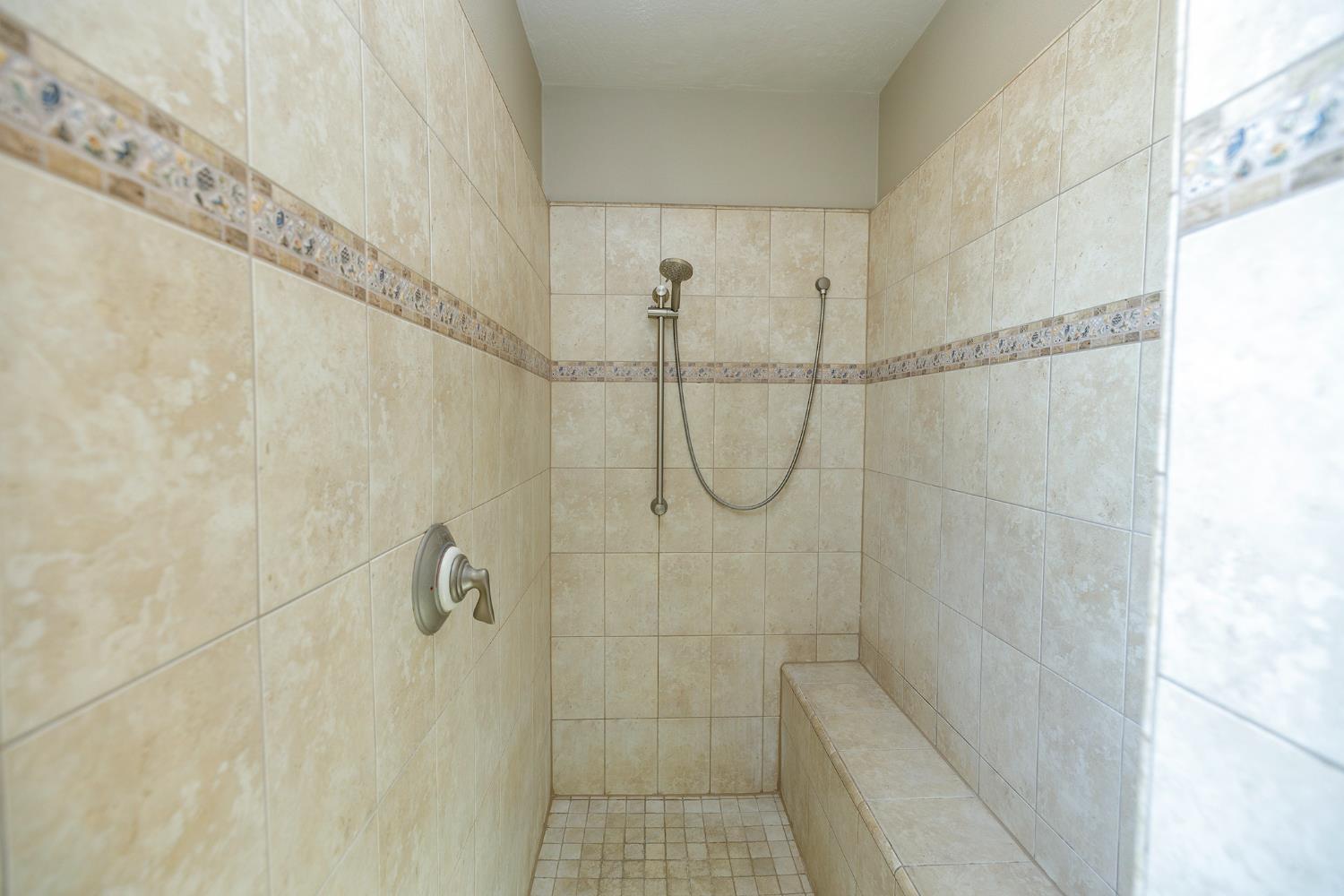 2505 Nathaniel Ct, Escalon, CA 95320