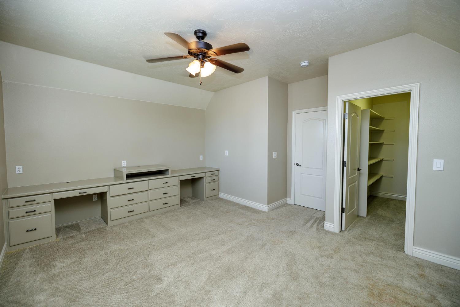 2505 Nathaniel Ct, Escalon, CA 95320