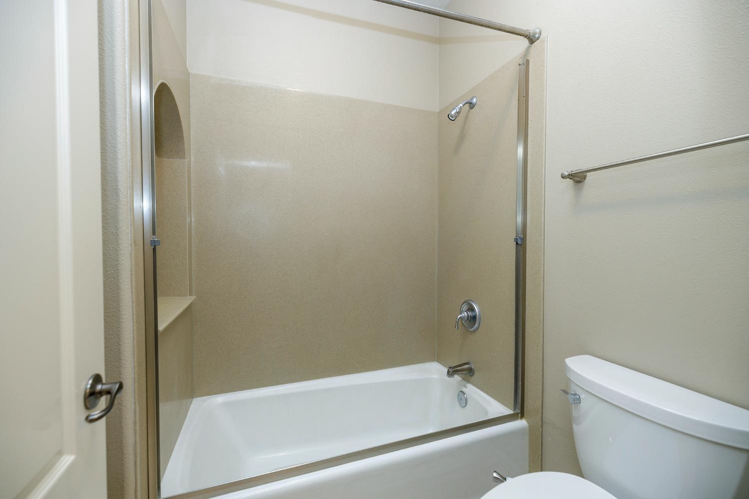 2505 Nathaniel Ct, Escalon, CA 95320