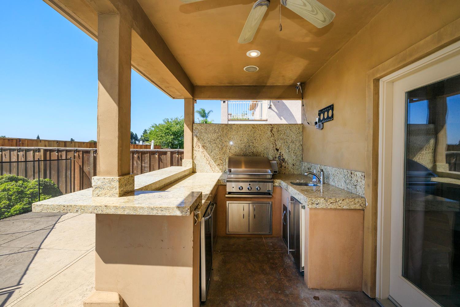2505 Nathaniel Ct, Escalon, CA 95320