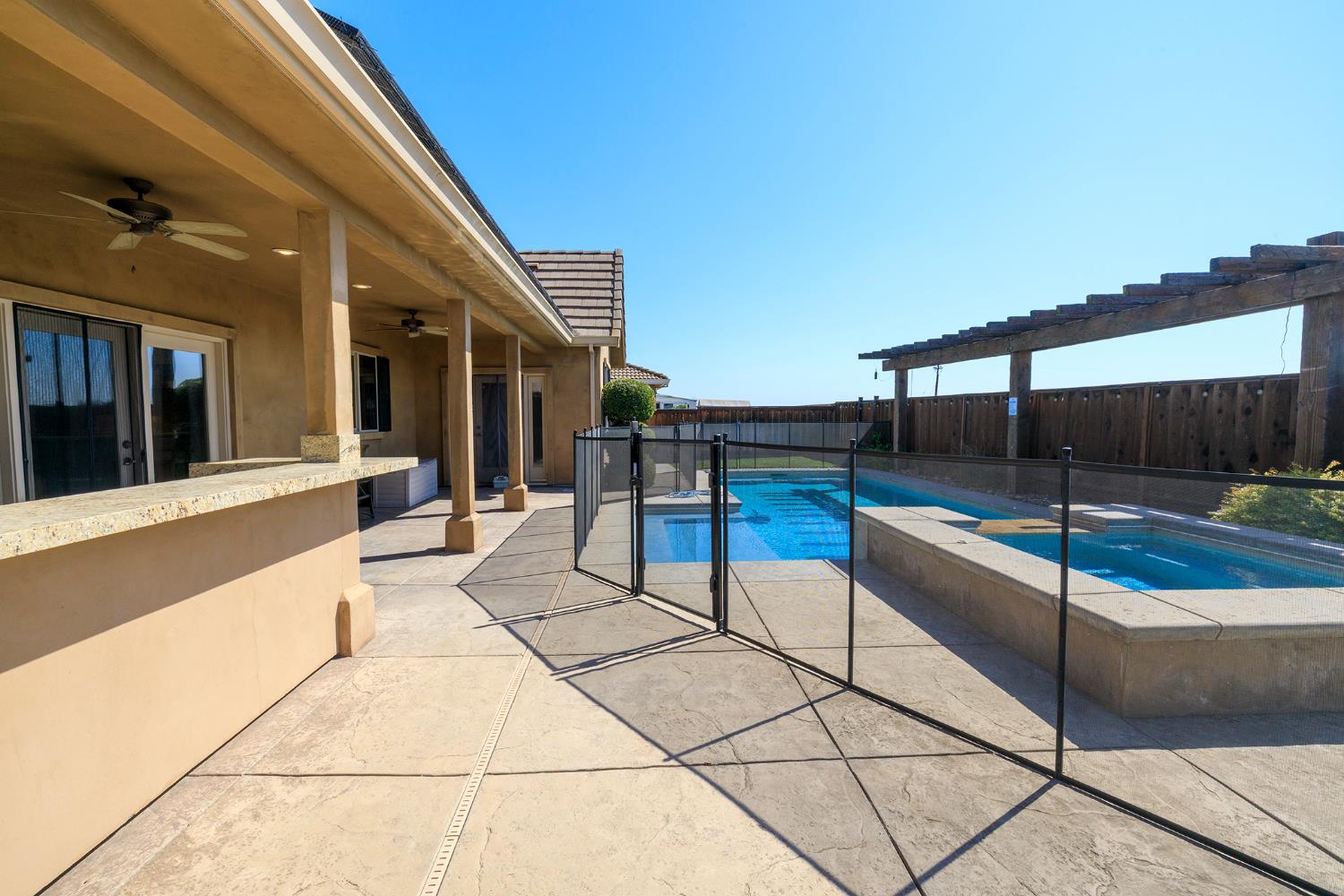 2505 Nathaniel Ct, Escalon, CA 95320