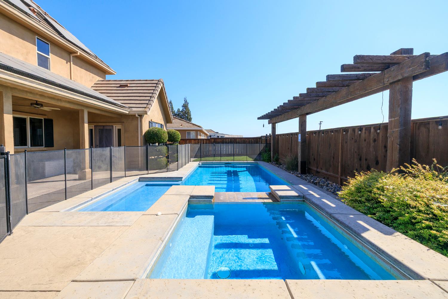 2505 Nathaniel Ct, Escalon, CA 95320
