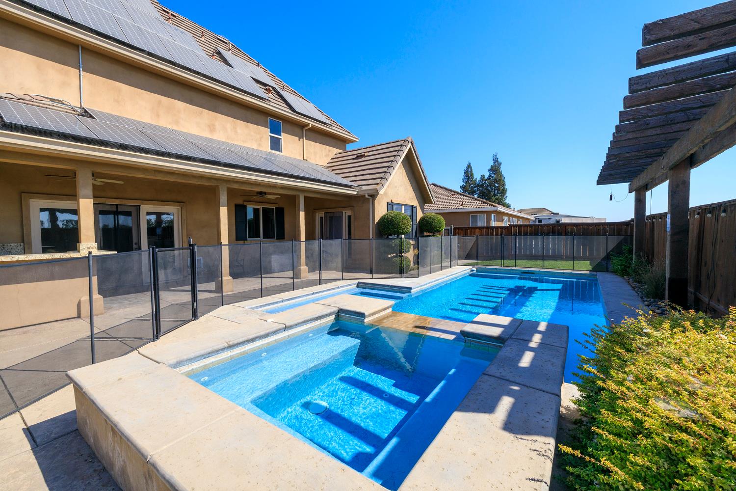 2505 Nathaniel Ct, Escalon, CA 95320