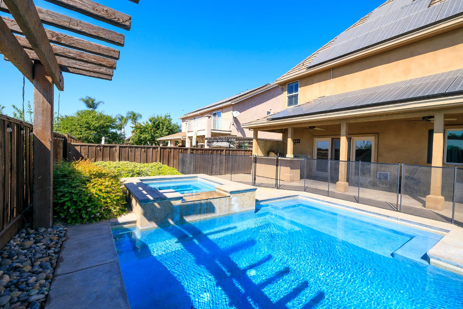 2505 Nathaniel Ct, Escalon, CA 95320