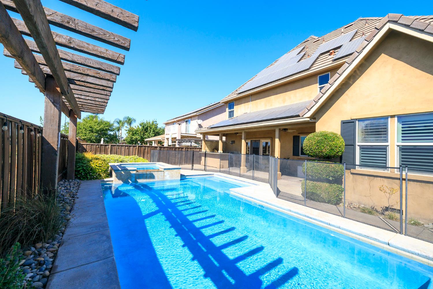 2505 Nathaniel Ct, Escalon, CA 95320