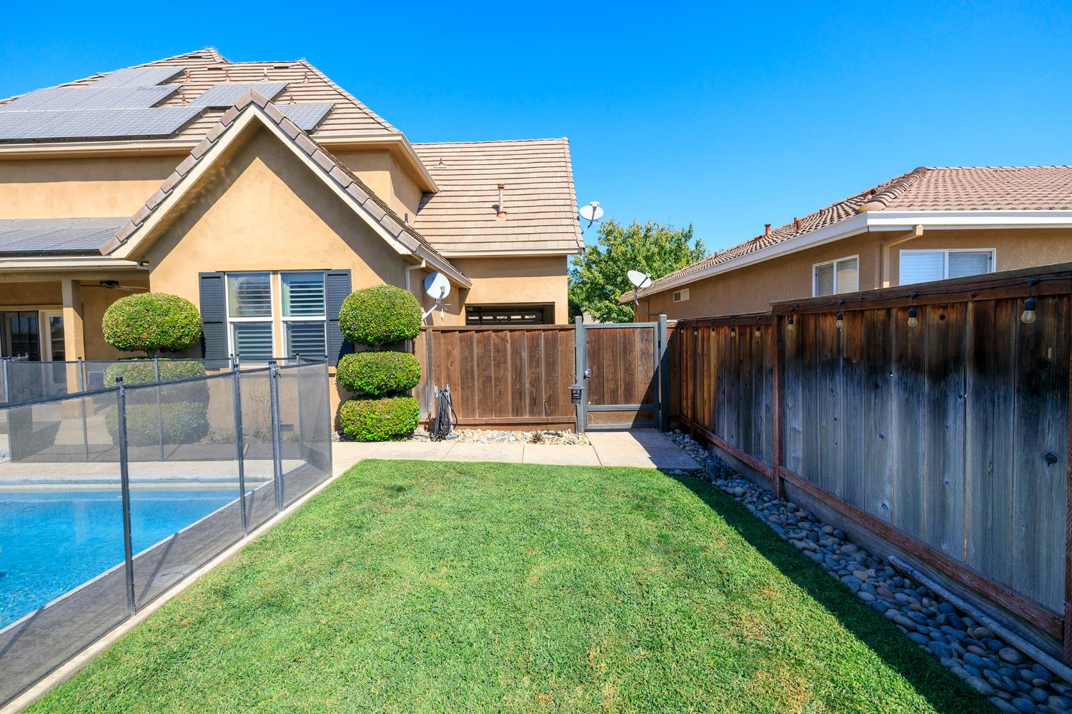 2505 Nathaniel Ct, Escalon, CA 95320