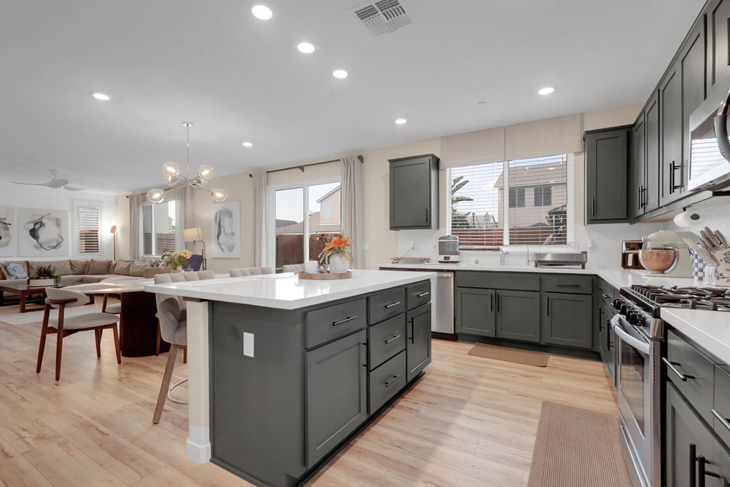 4723 Ariel St, Keyes, CA 95328