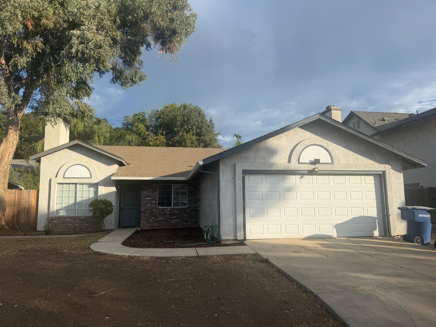 523 Chesterfield Dr, Patterson, CA 95363
